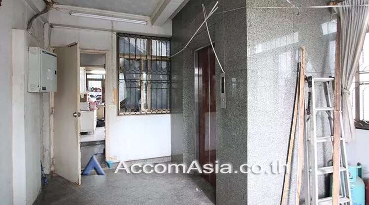 unit Office space For Rent in Ploenchit, Bangkok  near BTS Ploenchit (AA18677)